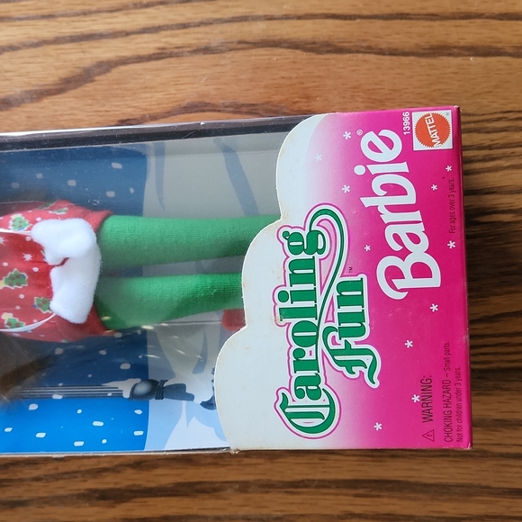 Mattel Special Edition Caroling Fun Barbie - Picture 3 of 4